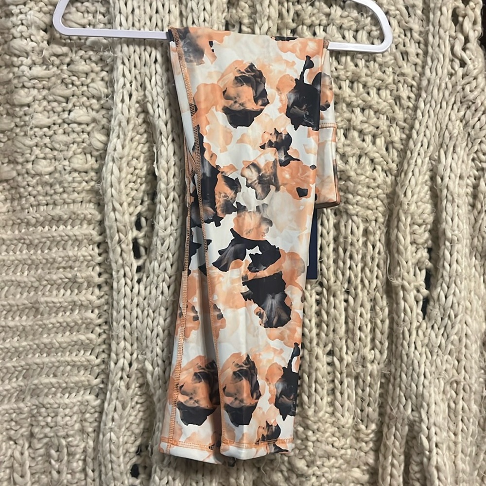 Floral Leggings - Size small - New With Tags